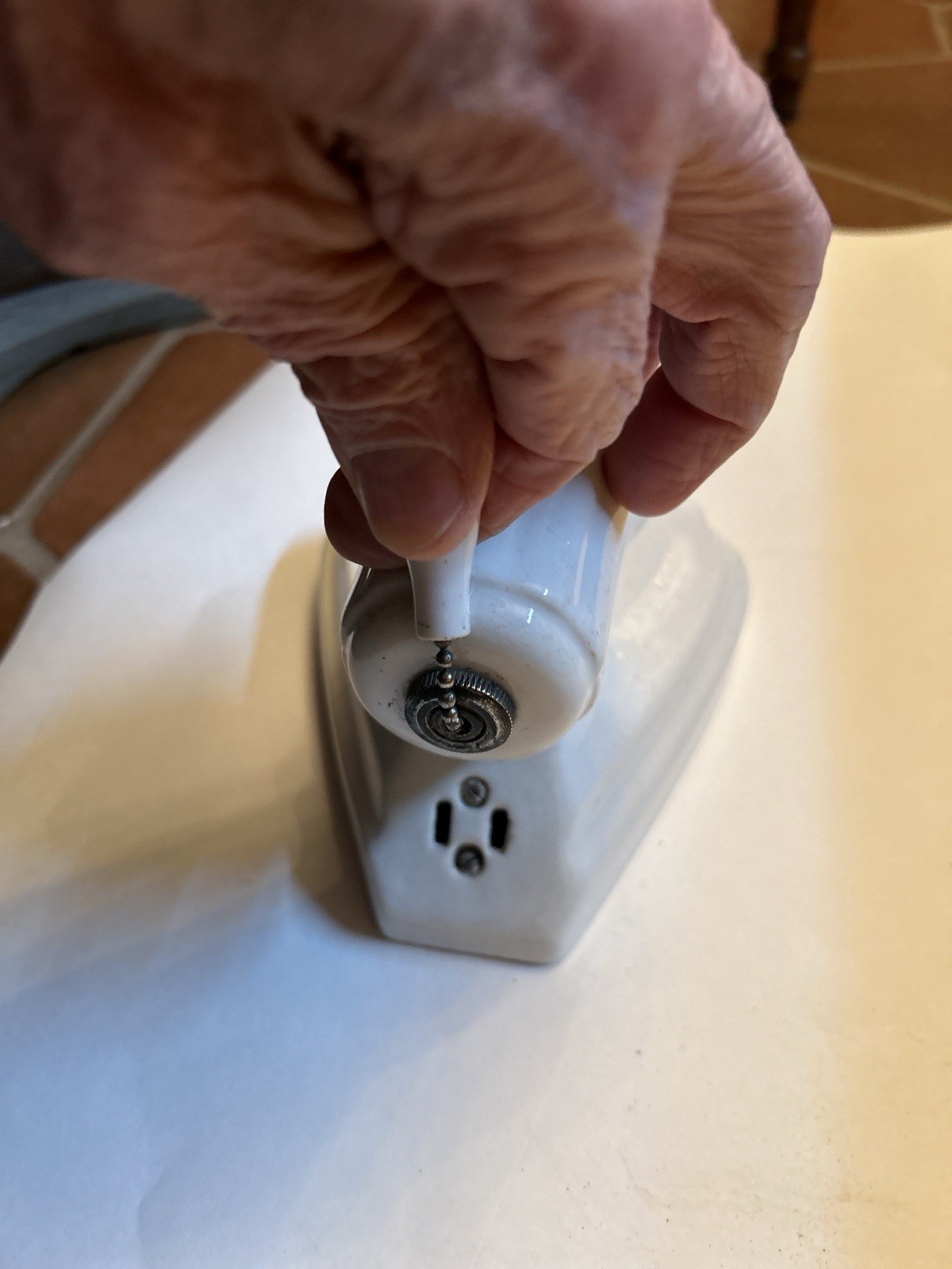 Porcelain Wall Sconce W/pull Chain And Outlet c. 1920’s