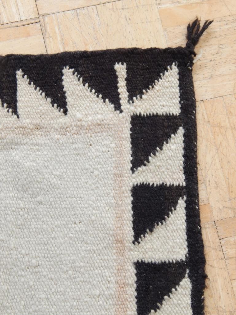 ANTIQUE c.1920 CLEAR FIELD NAVAJO SINGLE SADDLE BLANKET / RUG / WEAVING