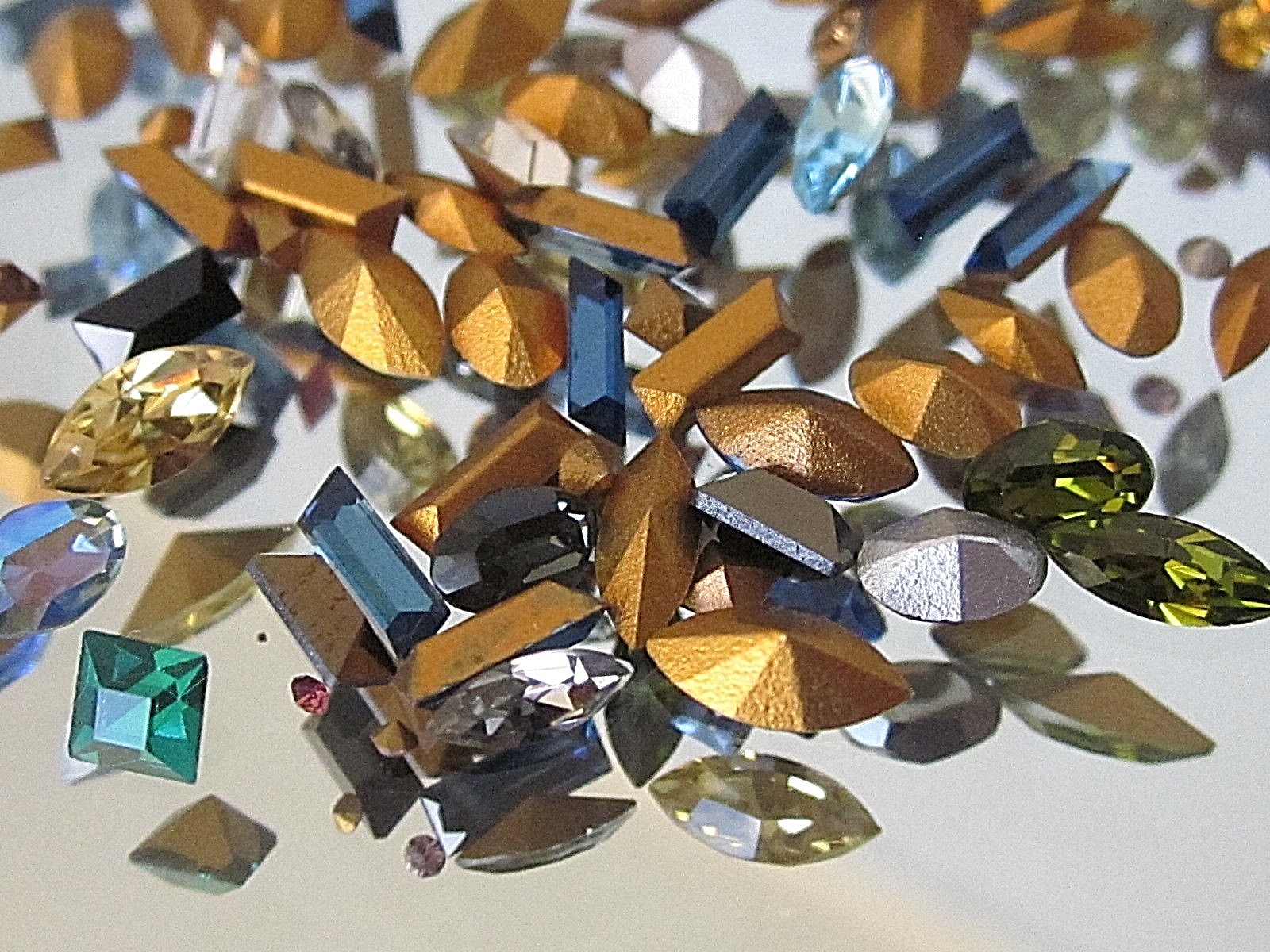 125 TINY SWAROVSKI MIXED SHAPES RHINESTONES CRYSTAL LOT VTG BAGUETTES NAVETTES +