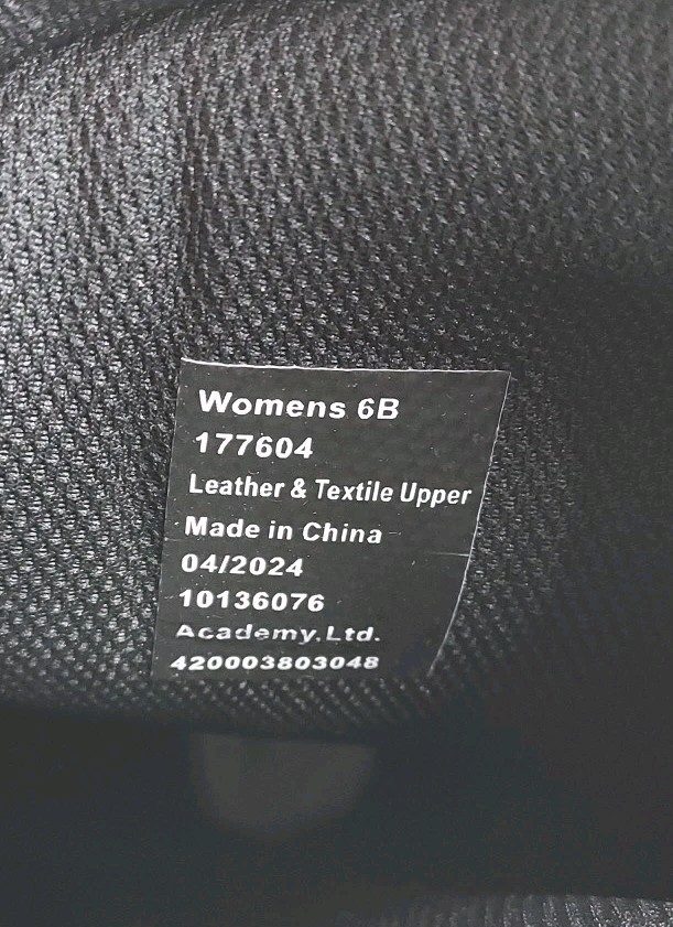 Magellan Outdoors Womens Sz 6B Snake Shield Armor 3.0 Realtree Edge APX (K4-D4)