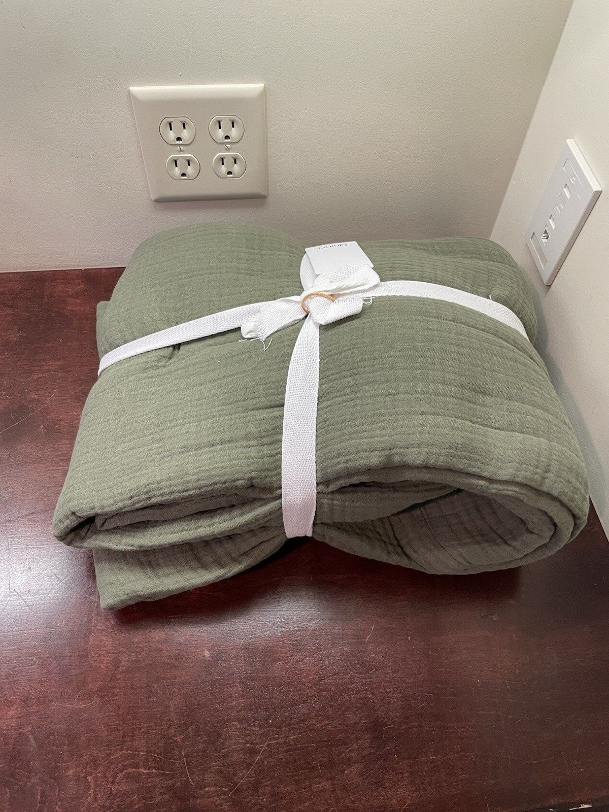 NWOT Quince King Cal King Airy Gauze Blanket Organic Cotton Olive