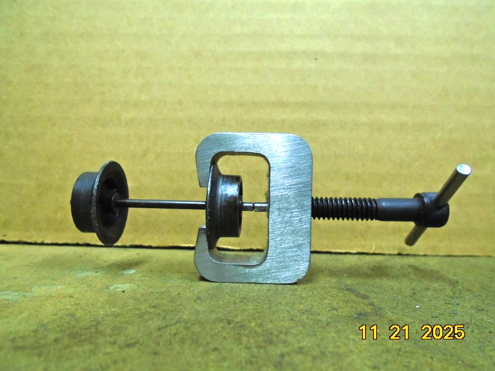 LIONEL SERVICE TOOL ST-311 SMALL WHEEL PULLER HARD STEEL MANY USES SEE PICTURES