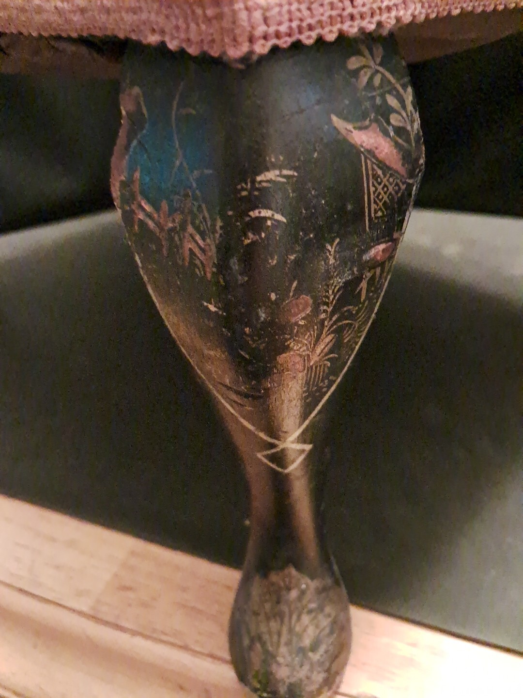 VINTAGE NEEDLEPOINT FLORAL DESIGN TOP WITH HAND PAINTED LEGS FOOTSTOOL