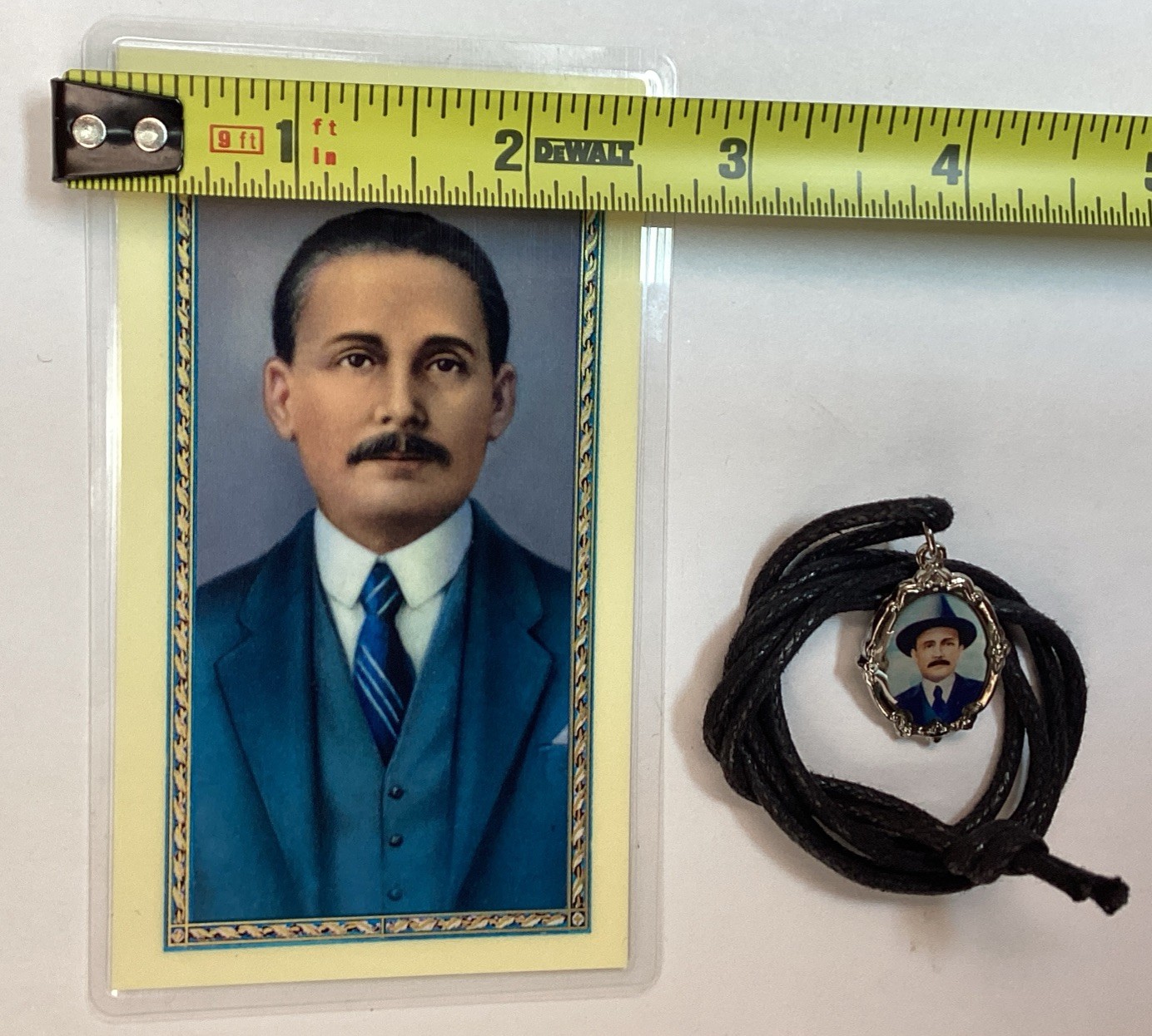 MEDALLA AL DR JOSE GREGORIO HERNANDEZ,MEDAL, FAVORS,HOLY CARD ESTAMPA.