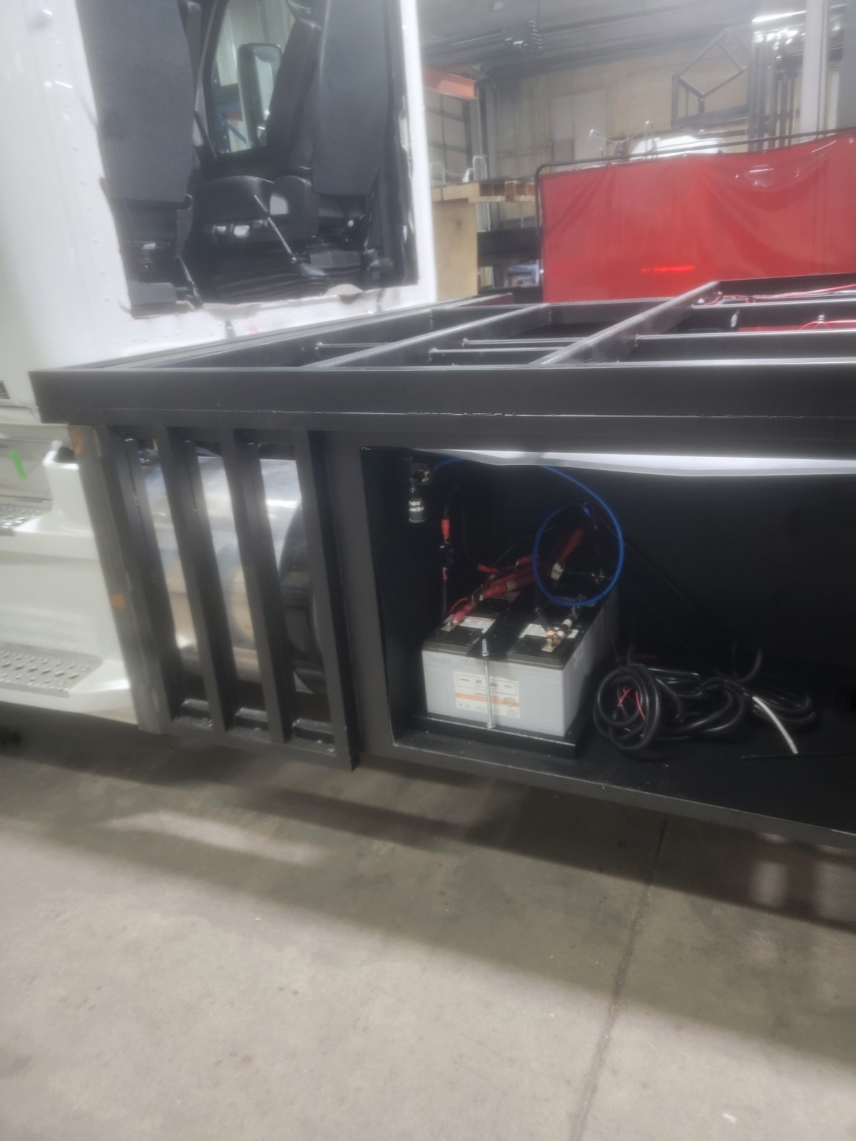 semi battery box 2025 freightliner CASCADIA Holds 3