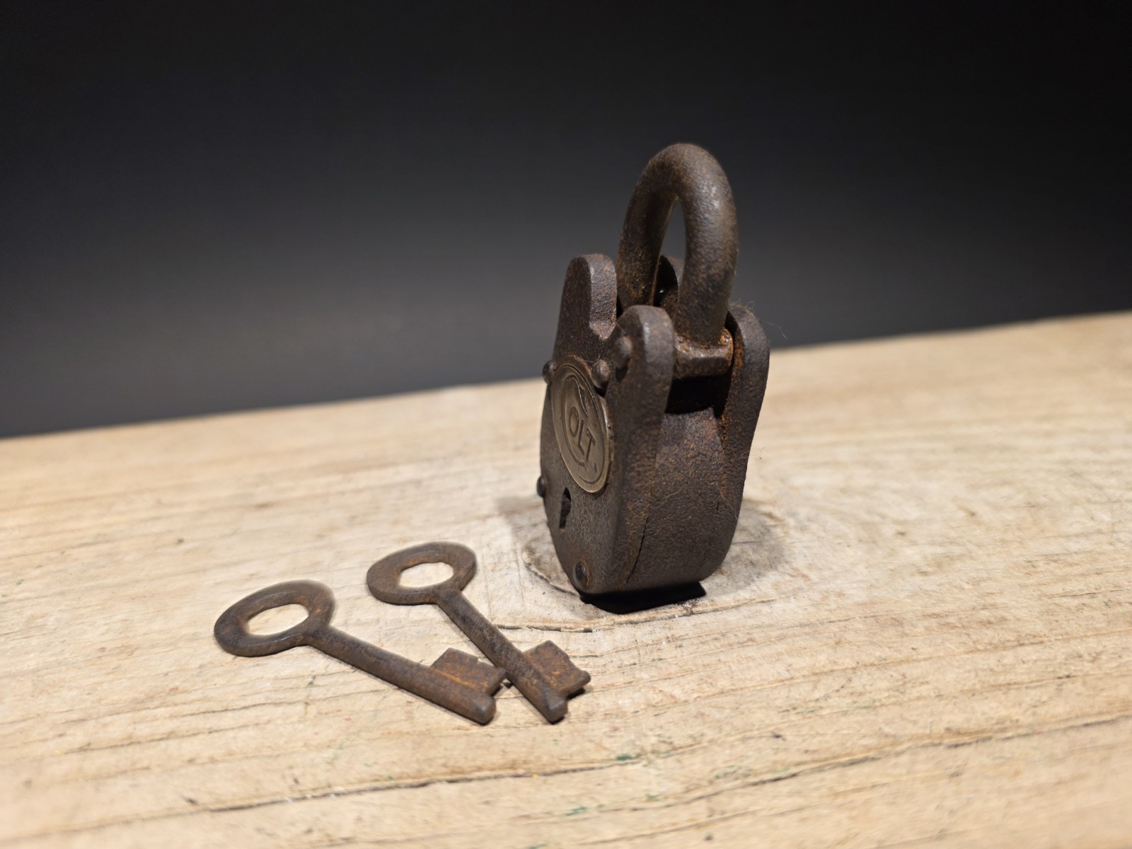 Antique Vintage Style Cast Iron Colt Firearms Ammo Box Padlock Lock & Key