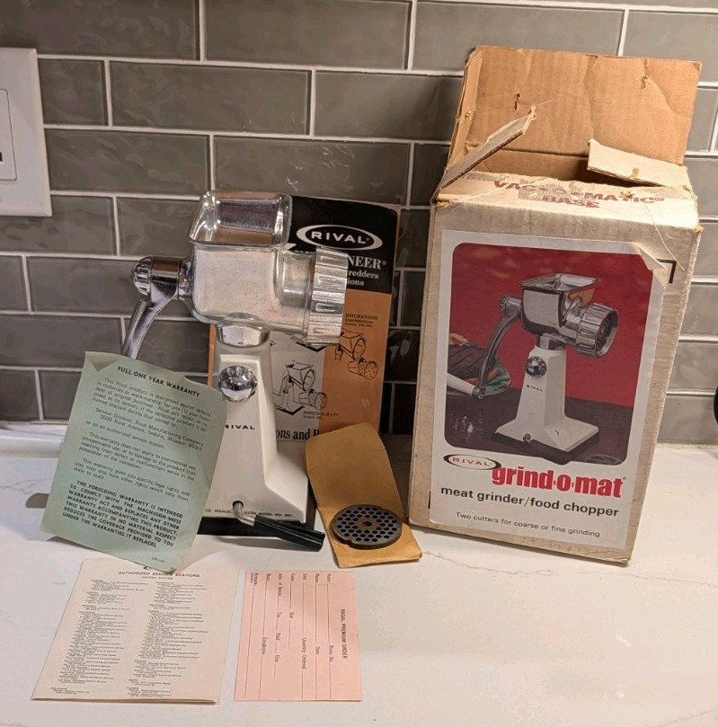 Vtg Rival Grind-O-Mat Meat Grinder/Food Chopper White Model 303 w/Manual & Box
