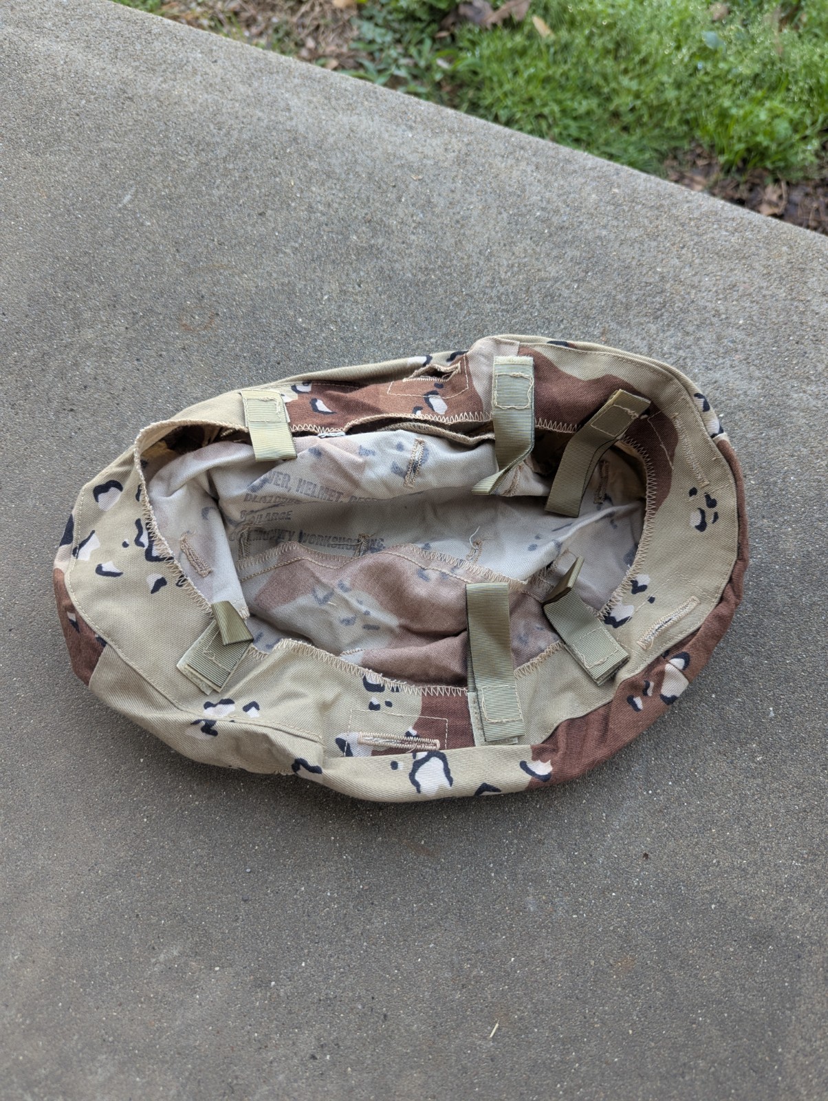 (1) NOS US chocolate chip desert camo helmet cover for PASGT. Medium / Large