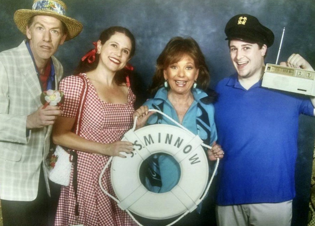 Gilligan’s Island Packard Bell AR-851 Radio w/Handle Antenna Signed Dawn Wells