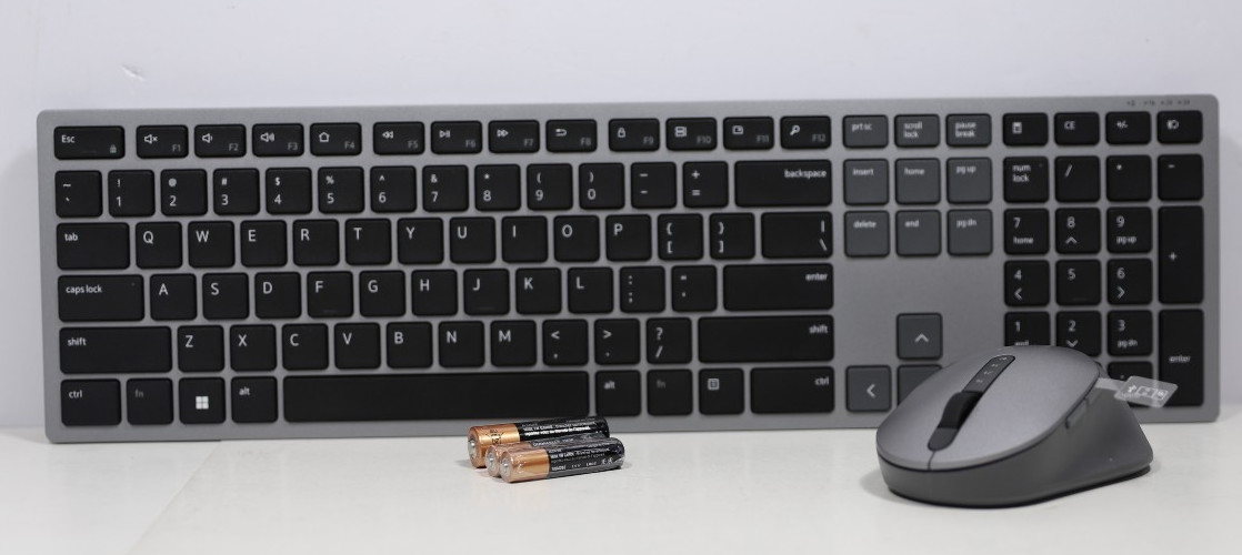 OPEN BOX- Dell Multi-Device Wireless Keyboard & Mouse KM7321W 4JPHT Bluetooth