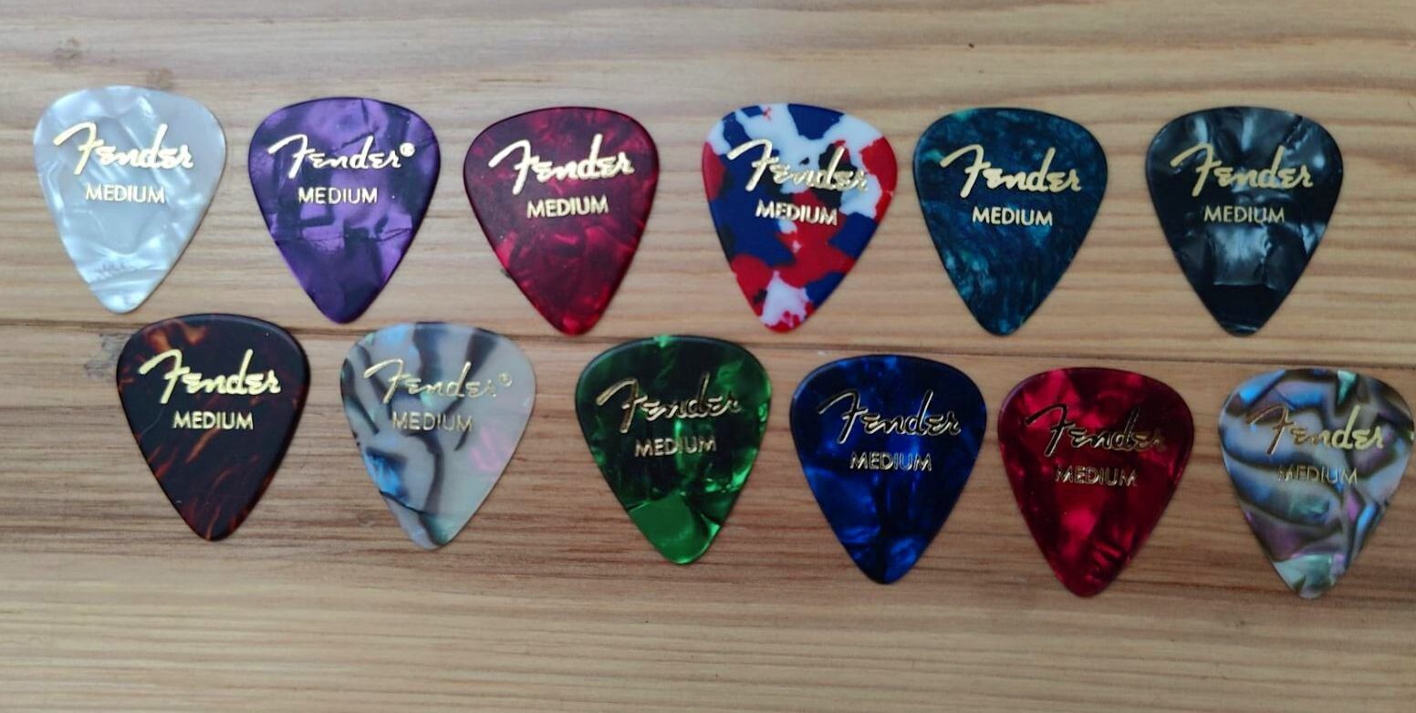 DOZEN (12) FENDER "351" MEDIUM GUITAR PICKS - FREE SHIPPING - LOWEST ON EBAY