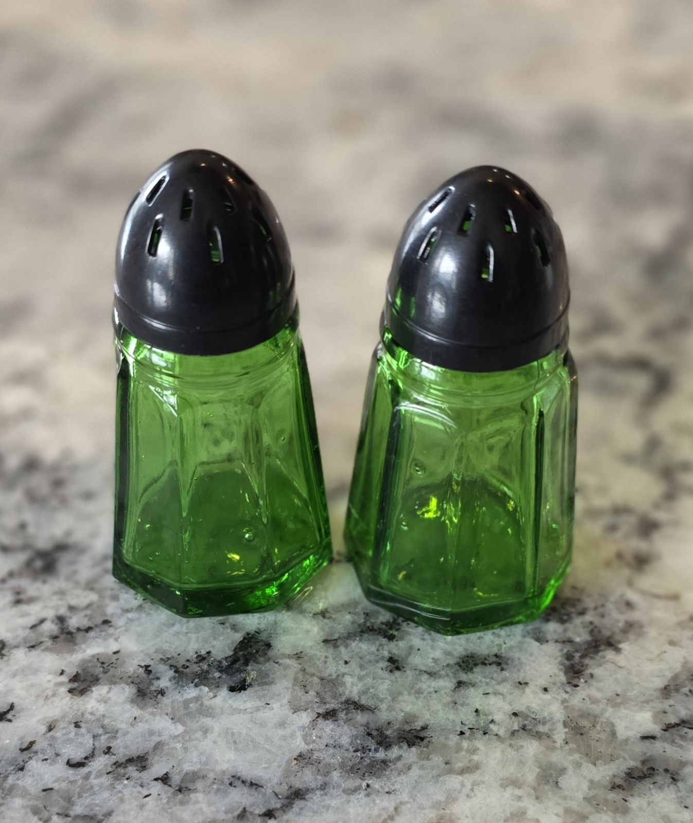 Vintage Owens Illinois Faceted Green Depression Glass Salt & Pepper Shakers With