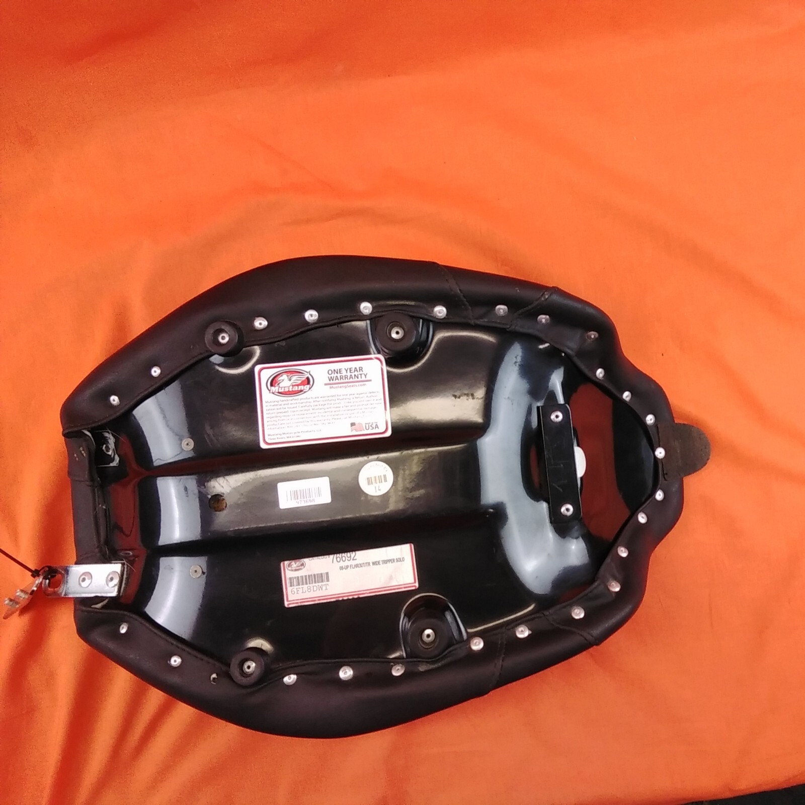 MUSTANG WIDE TRIPPER SOLO SEAT FOR HARLEY-DAVIDSON TOURING 76692