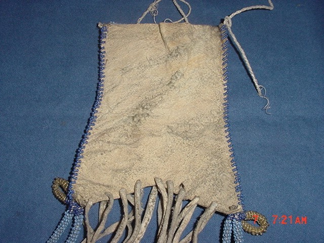OLD MUSEUM QUALITY 19TH CENTURY YAKIMA INDIAN BEADED BAG