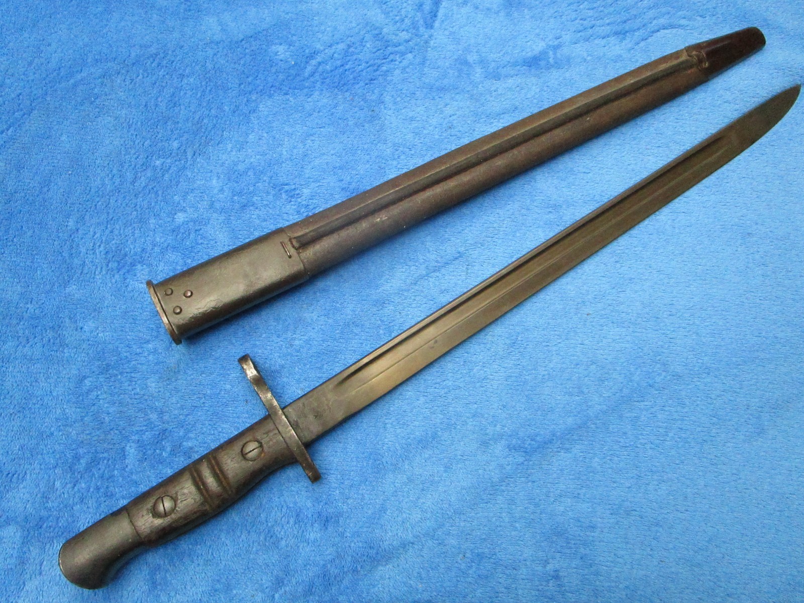 VINTAGE ORIGINAL US MADE BRITISH M1913 BAYONET AND SCABBARD MAKER REMINGTON 1917