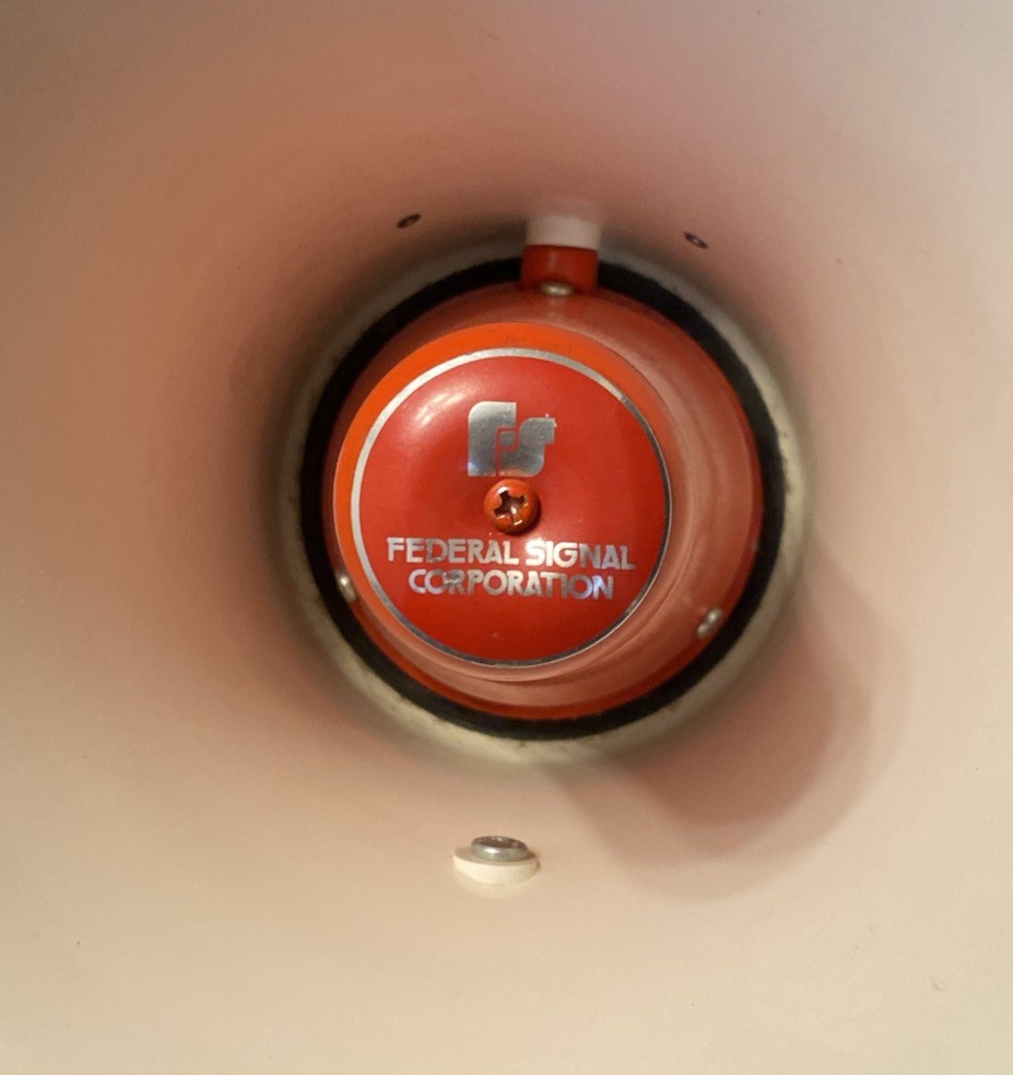 FEDERAL SIGNAL VOICE GUN MEGAPHONE BULLHORN A12S VINTAGE HEAVY DUTY