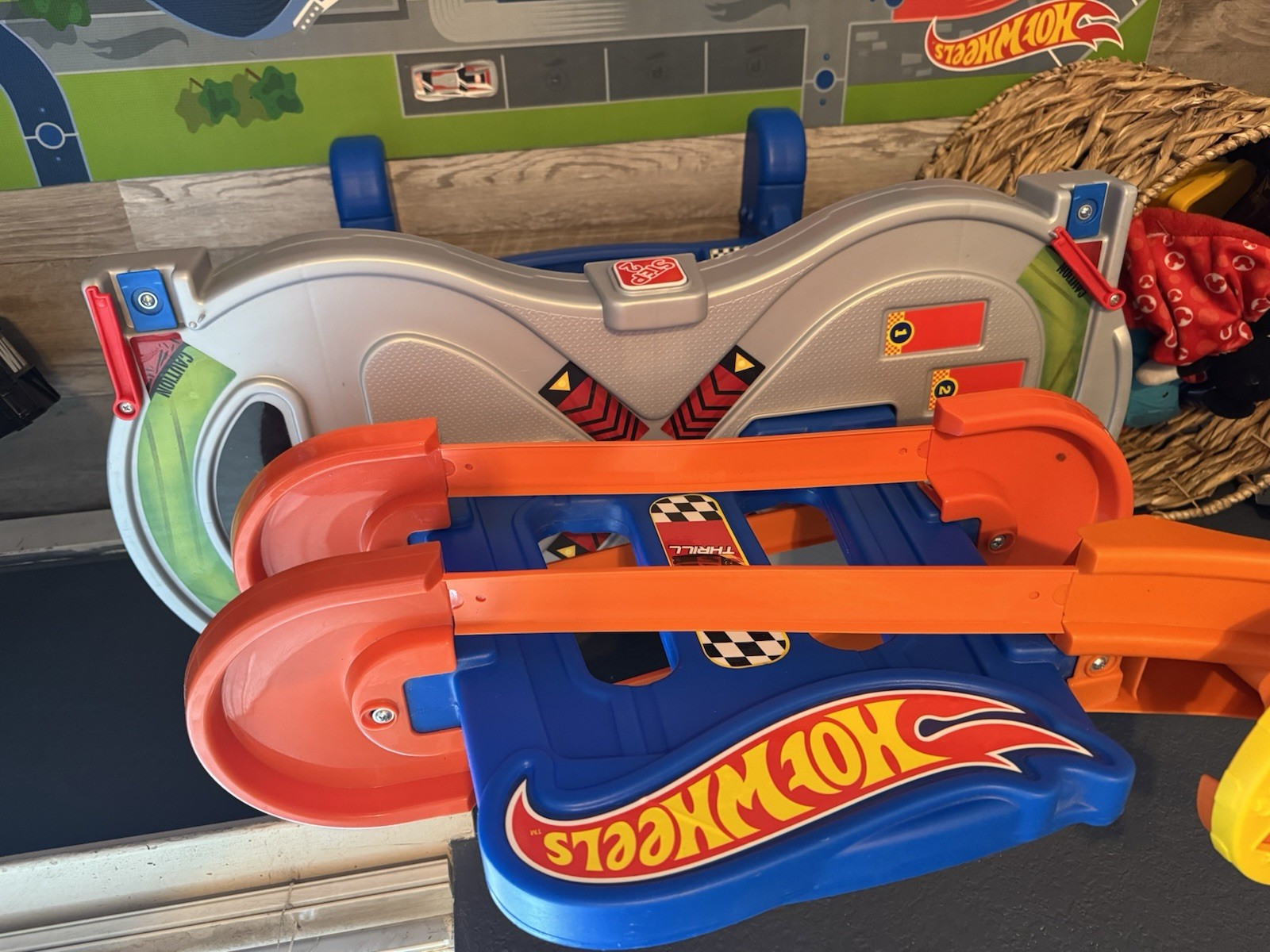 Step 2 Hot Wheels Road Rally Raceway Car Track Play Table Step2