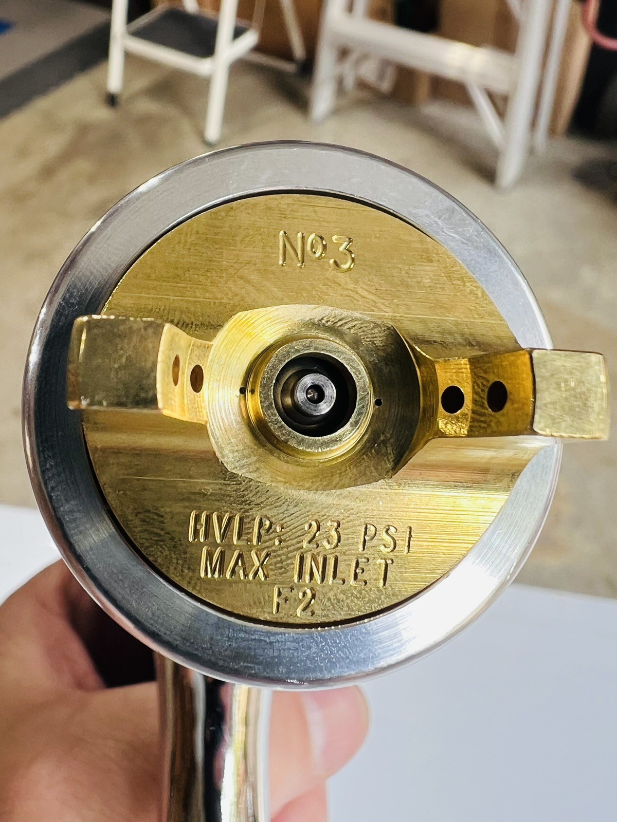 DeVilbiss FinishLine FLG-4 HVLP Gravity Spray Gun with 3 Fluid Tips & AiR Gauge