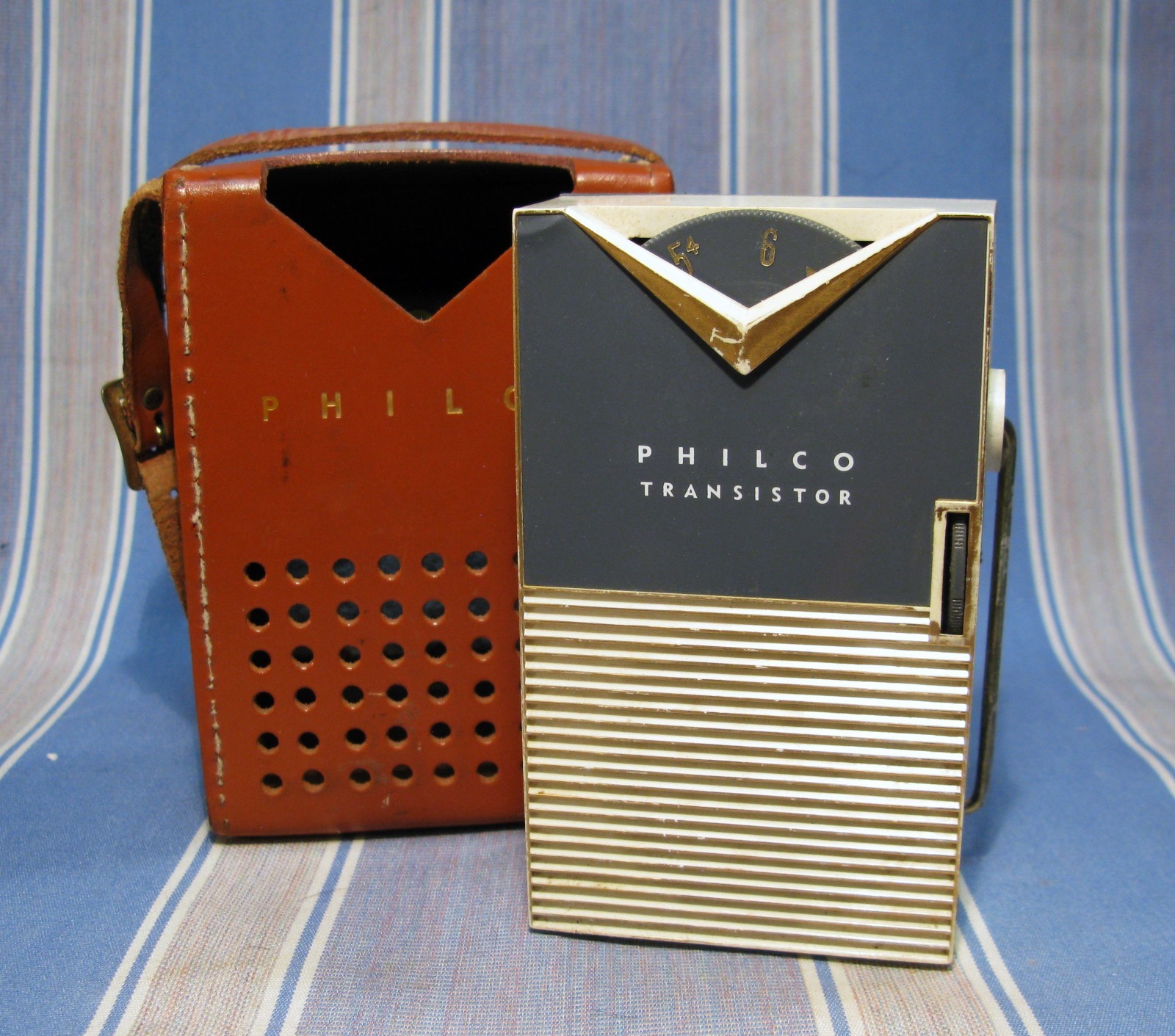 1959 PHILCO T60 TRANSISTOR  RADIO