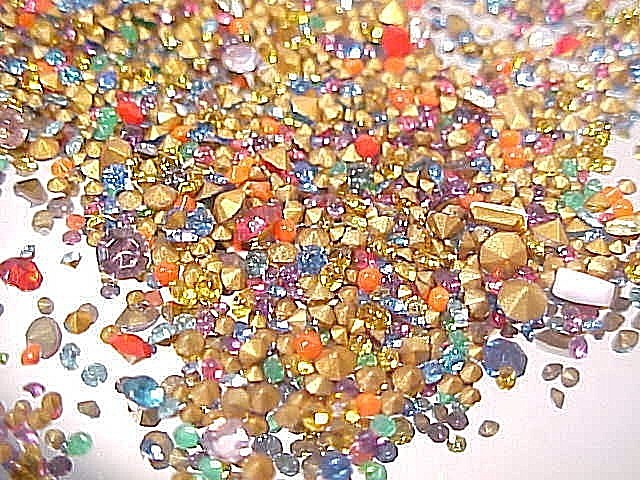 600 TEE TINY VINTAGE GLASS RHINESTONES LOT REPAIR JEWELRY LOOSE STONE ASSORTMENT