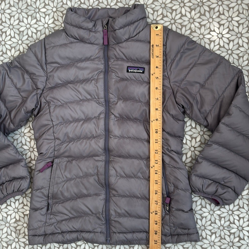 Girl's Patagonia Down Sweater in Smokey Violet, Size L(12)