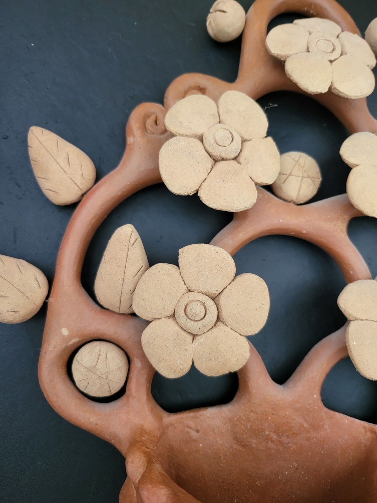 Vtg Mexican Folk Art Tree of Life Flowers Leaves Terra Cotta Wall Planter 14¼"