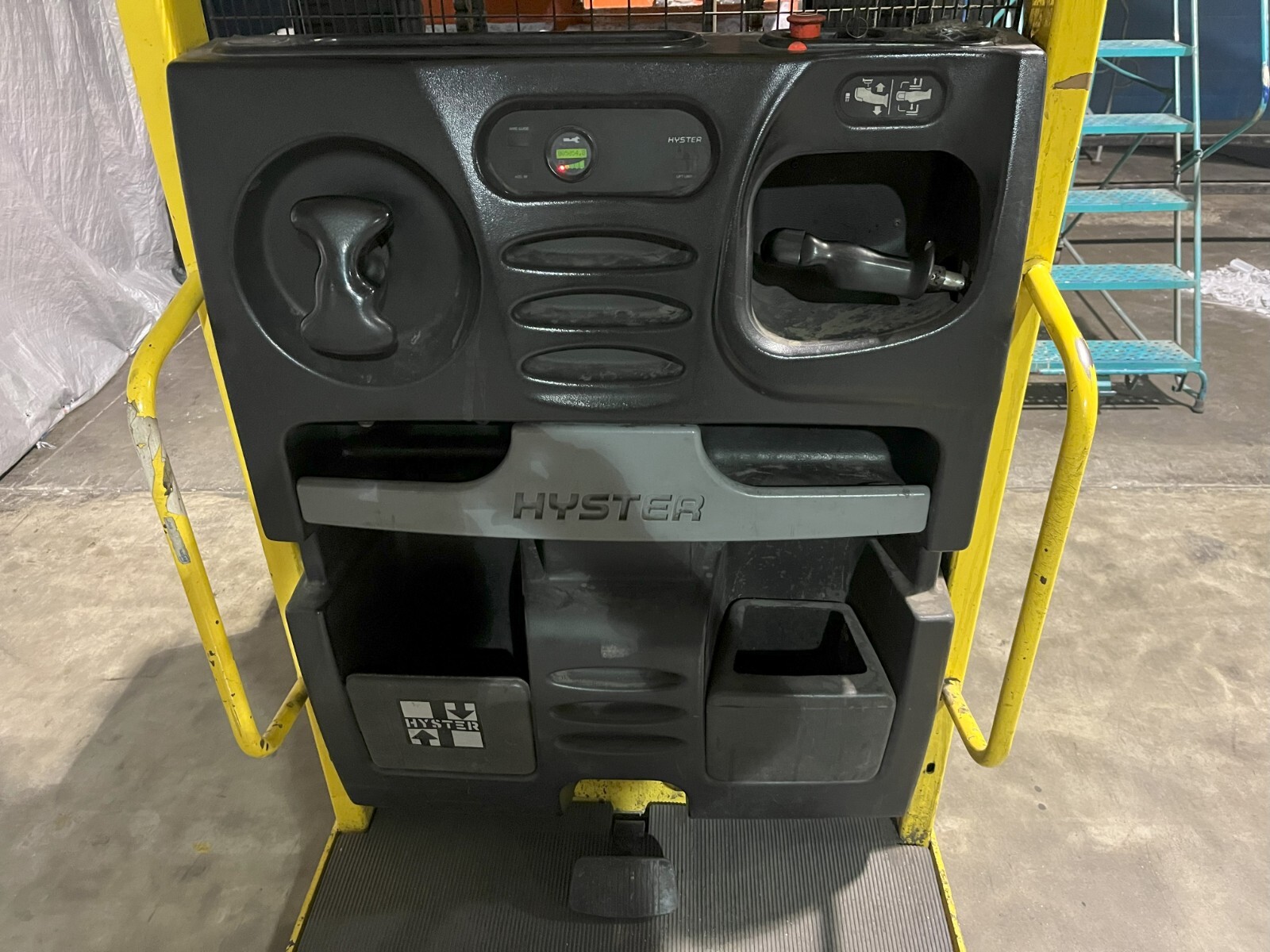 2011 HYSTER R30XMS2 ELECTRIC 3000LB ORDER PICKER NARROW AISLE FORKLIFT Forktruck