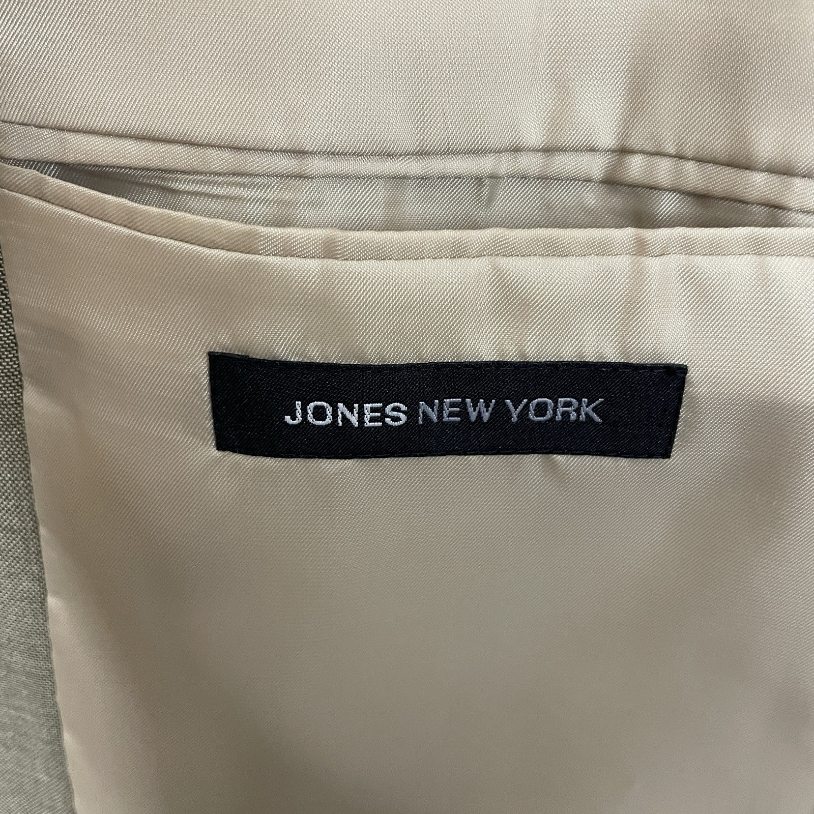 Jones New York 2 Piece Suit Mens 40S 32x30 Beige Solid Wool Silk Three Buttons
