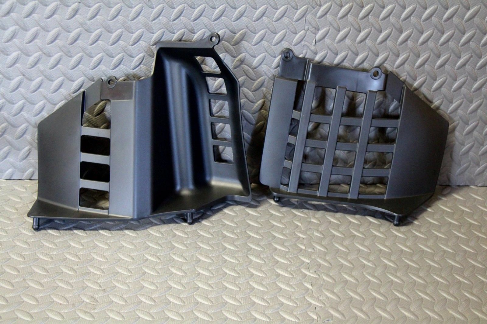 NEW Silver Heel Guards footrest Yamaha Banshee left + right nerf bars plastic