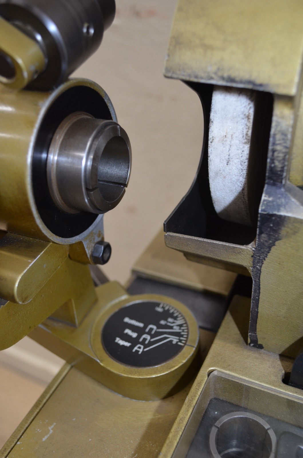 Darex Tool Sharpener # E85/90/TR w/ TR-70 w/Tap Work Holder, Collets, & Stand