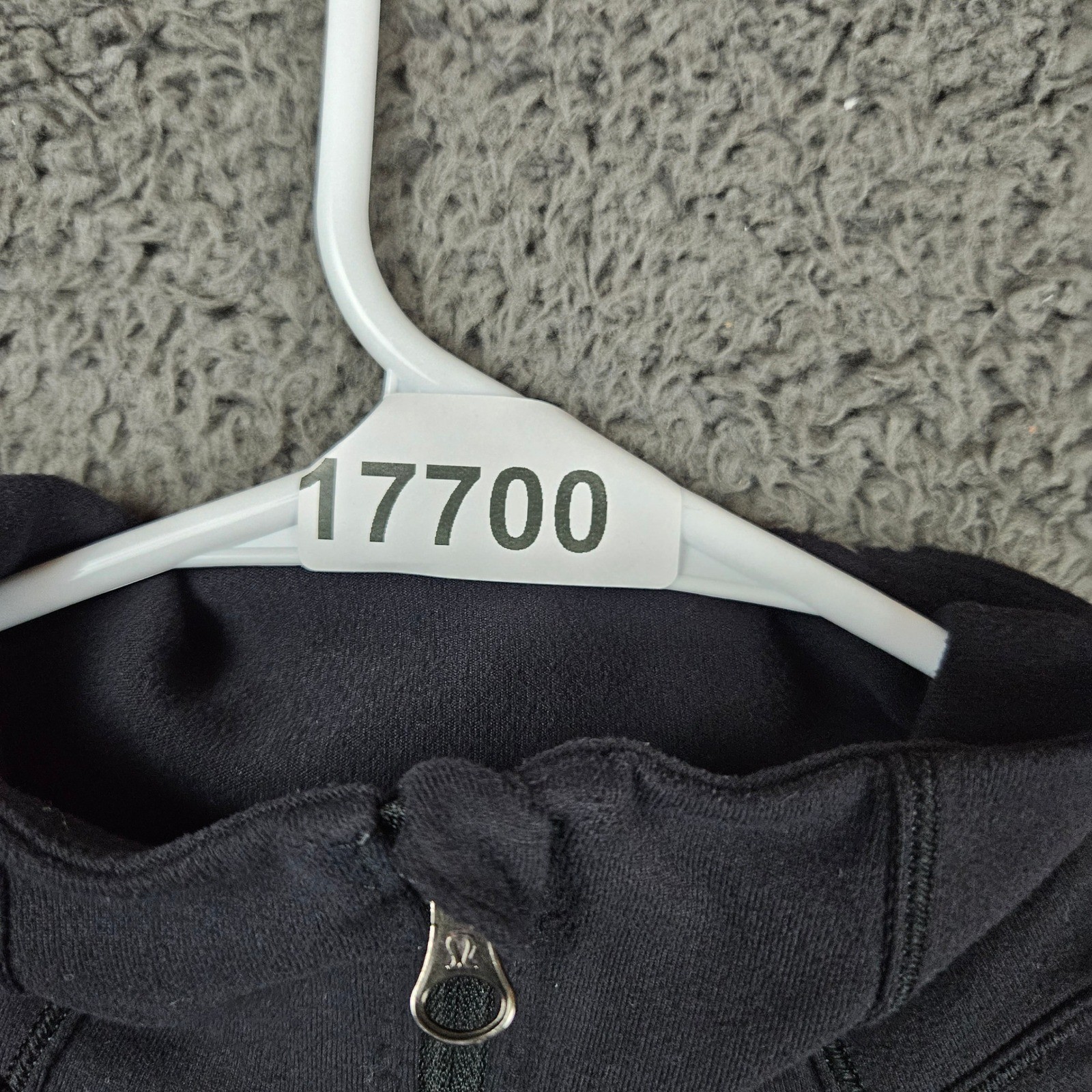 Lululemon Women's 8 Gray Half Zip Pullover Long Sleeve Activewear Top