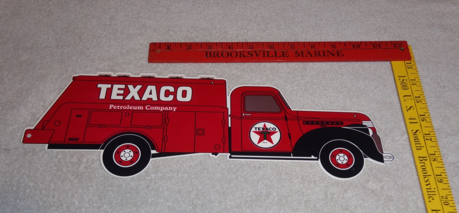 VINTAGE TEXACO PETROLEUM CO. TRUCK 16" METAL SERVICE STATION GASOLINE & OIL SIGN