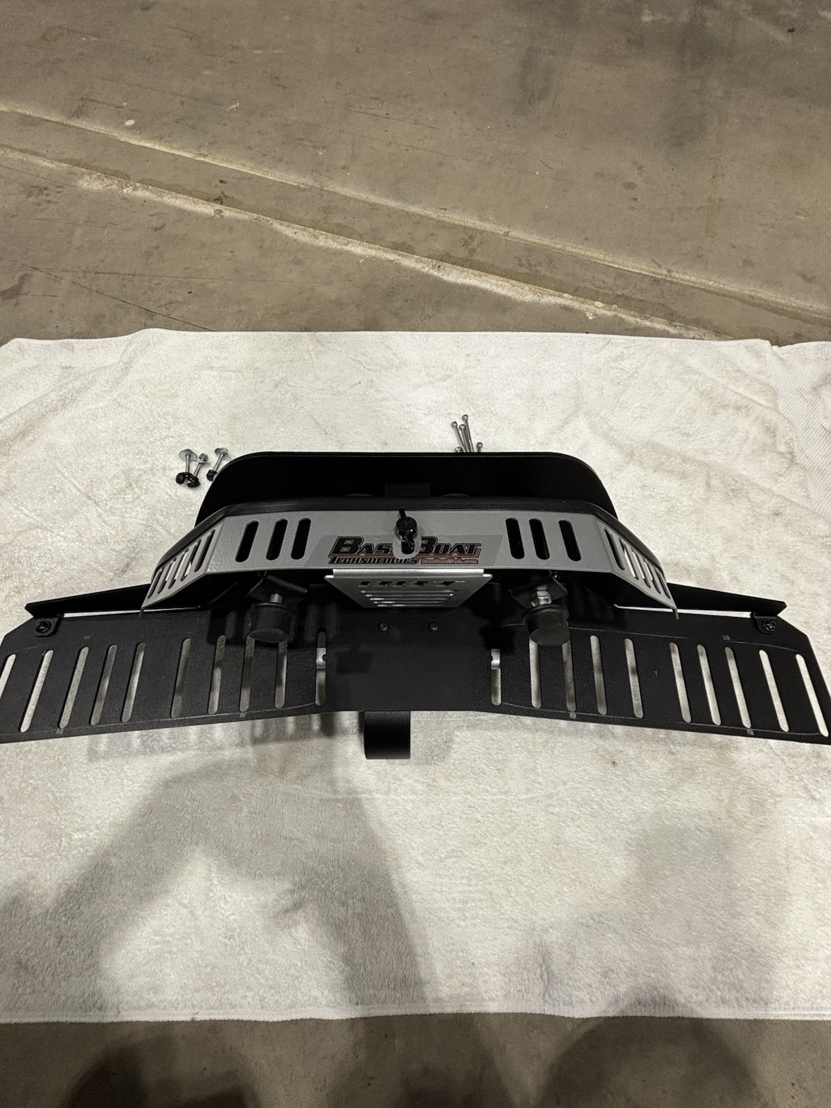 Bass Boat Technologies Mega Dual Graph Mount Ranger Boat