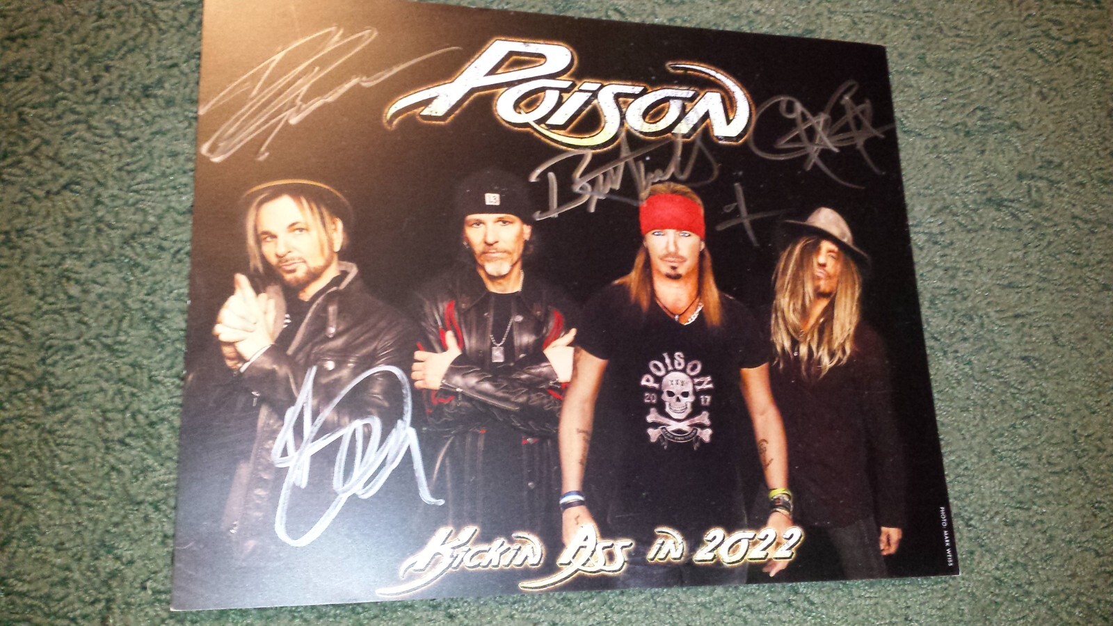 POISON 2022 TOUR BAND SIGNED AUTOGRAPHED PHOTO BRET MICHAELS CC PASS GUITAR PICK