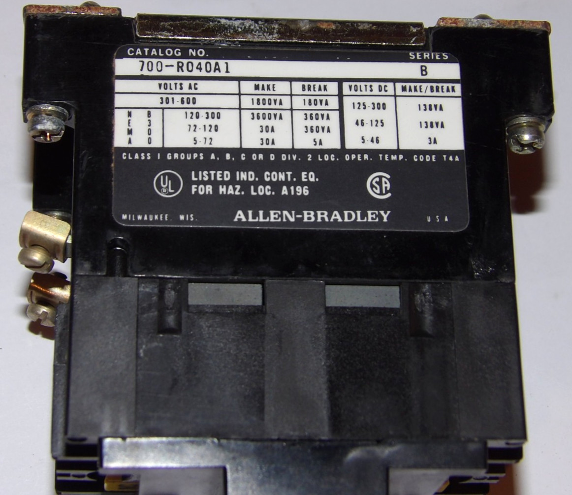 NEW ALLEN-BRADLEY 700-R040A1 INDUSTRIAL RELAY! NEMA SEALED SWITCH! 110-120V