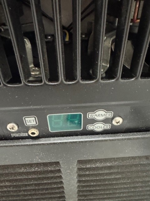 BREEZAIRE WKL 2200 Black Aluminum Cooling Unit