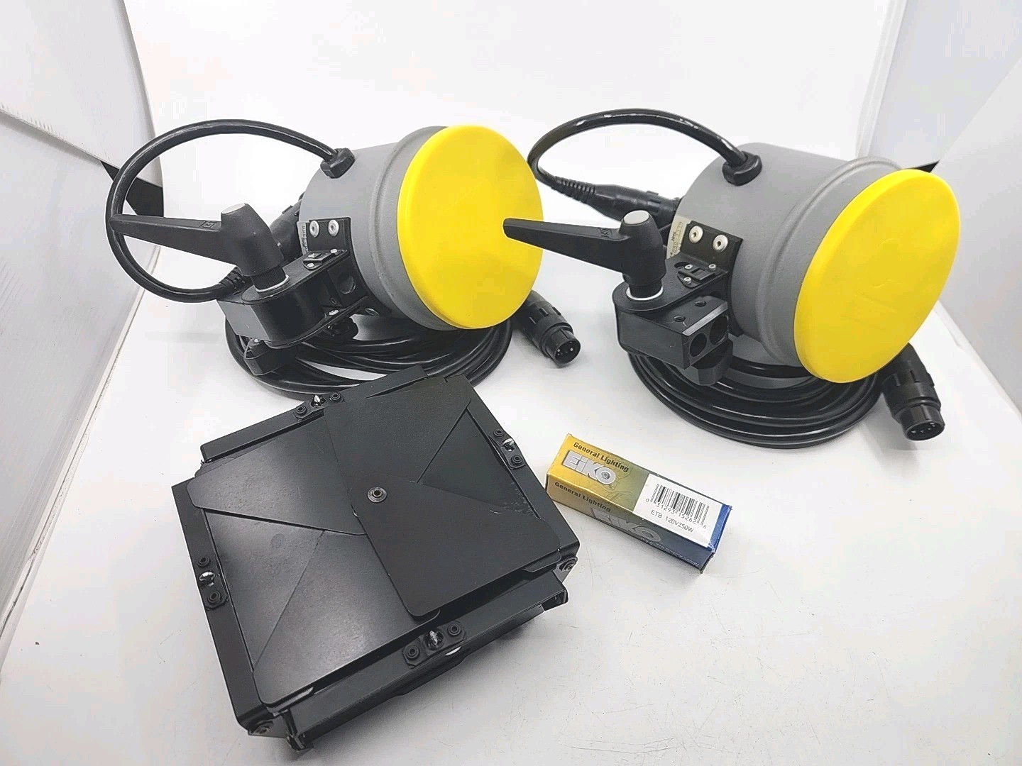 Dynalite 2040 Studio Flash Heads Lot of 2 with Cables Etc. Fan Cooled Tested