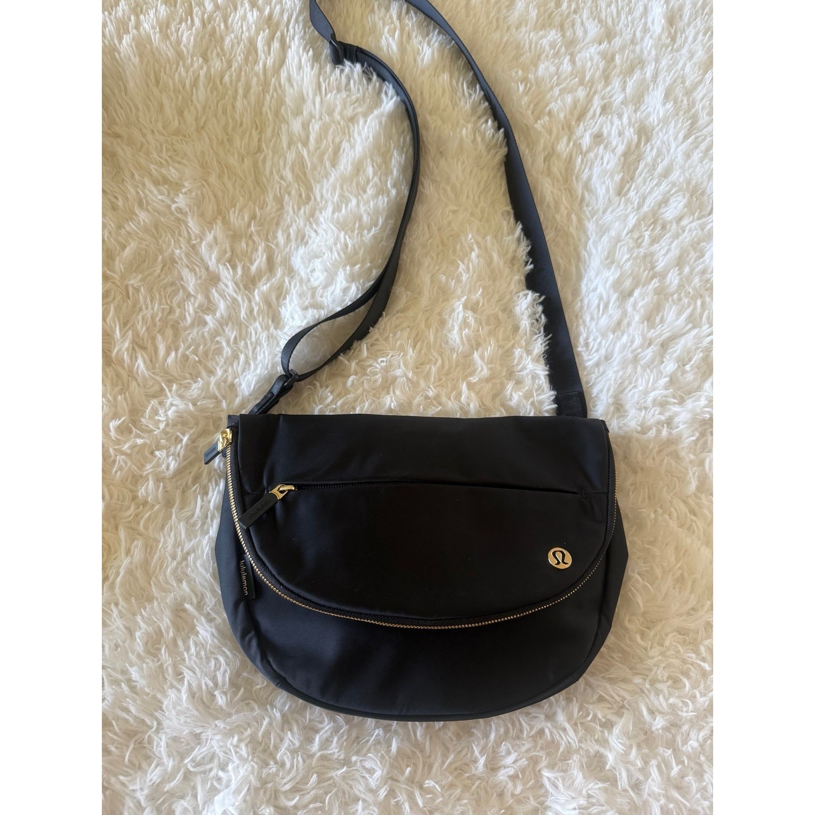 Lululemon All Night Festival Bag 5L Black Gold– Trendy Crossbody