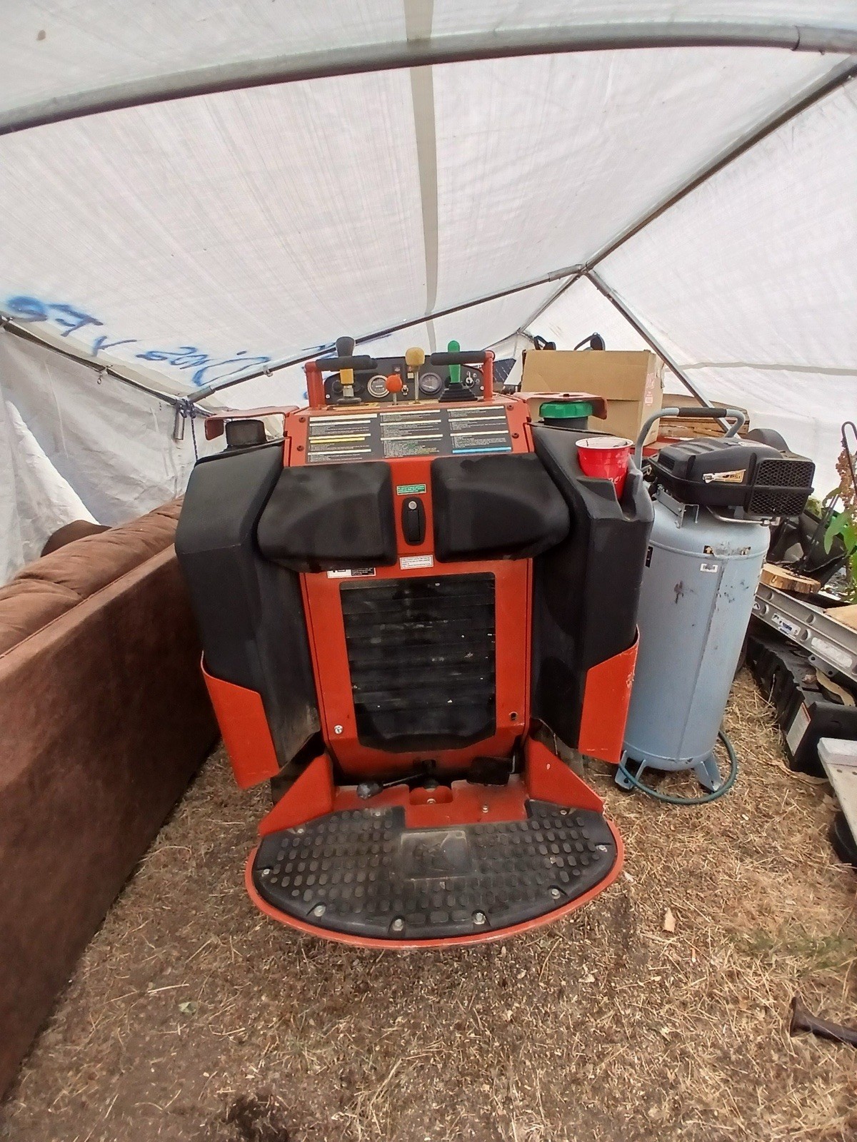 EXTREMELY LOW HOURS 2018Ditch Witch SK600 Compact Tracked Radial Lift Skid STEER