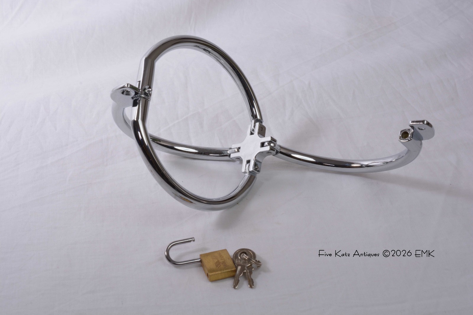 Crossed Wrist - Handcuffs/Wrist Restraints - Role Play - Bondage - New Old Stock