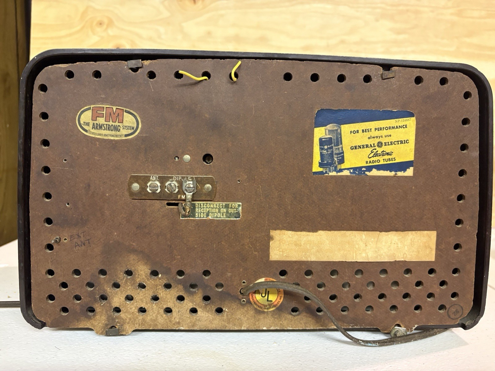 Vintage 1948 GE AM/FM Vacuum Tube Radio Model 210 Hums