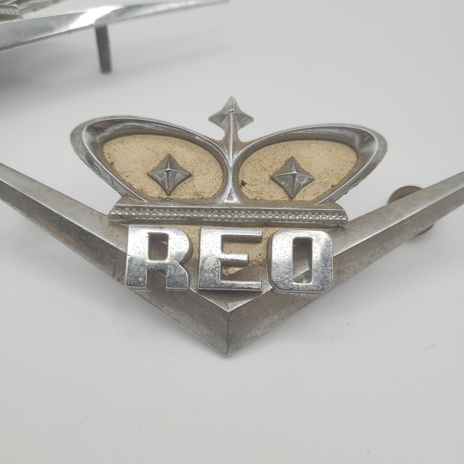 Diamond REO Emblems Vintage 1960s Badge #2770Y2 DIAMOND REO HEAVY DUTY TRUCKS