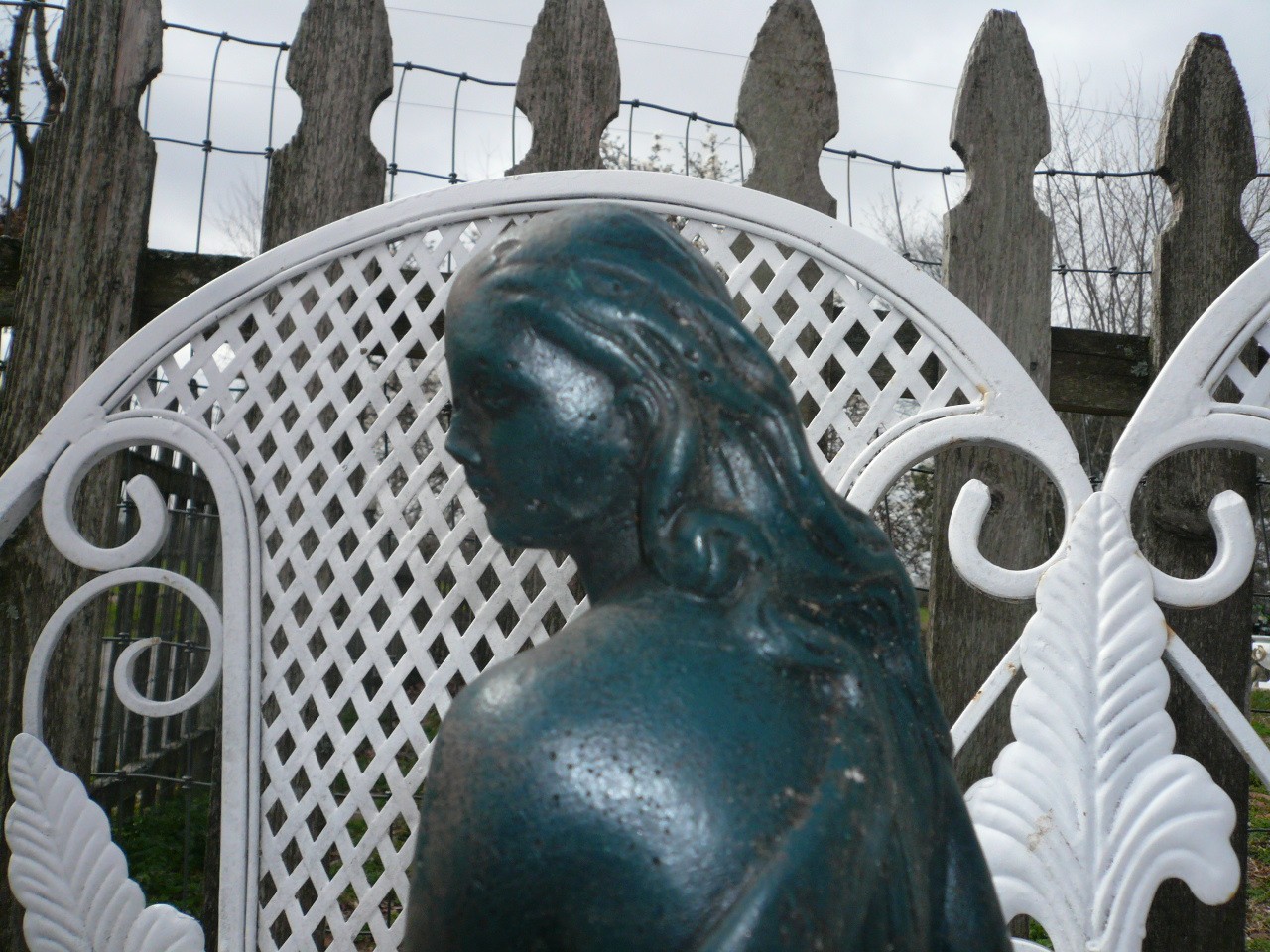 EXQUISITE MAIDEN ROCK SEASHELL VINTAGE CEMENT/CONCRETE GARDEN ORNAMENT 16" TALL