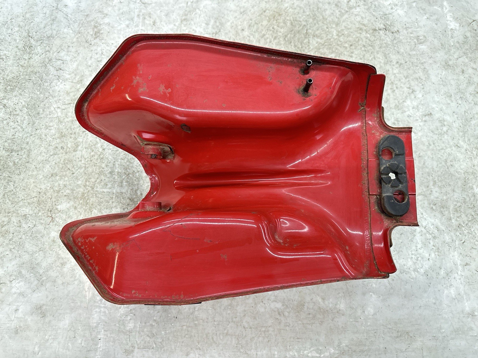 USED OEM 85 86 HONDA TRX 125 TRX125 FOURTRAX RED GAS FUEL TANK (CLEAN NO RUST!!)