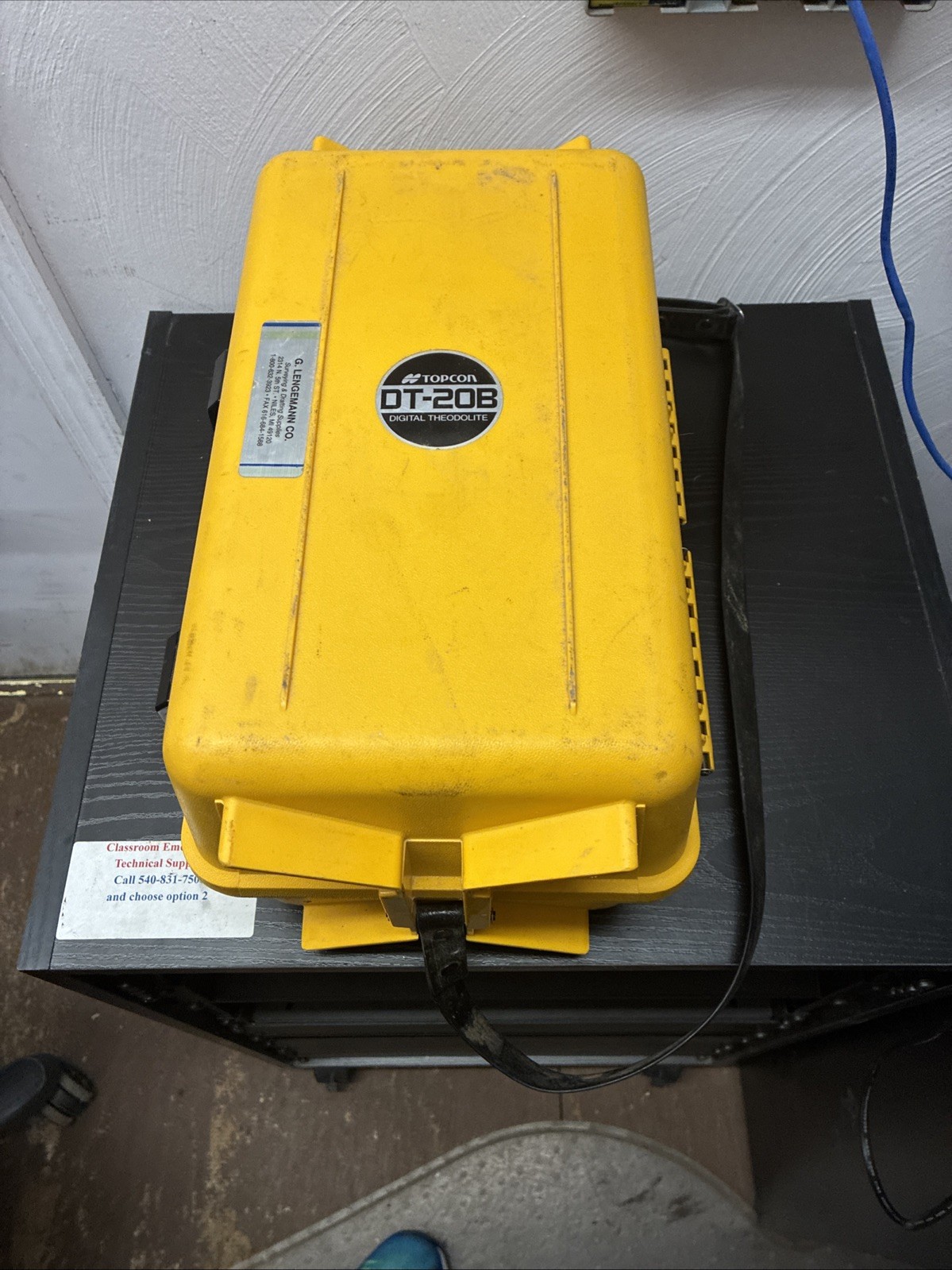 TOPCON DT-20B DIGITAL THEODOLITE, THE BATTERY DOES NOT CHARGE