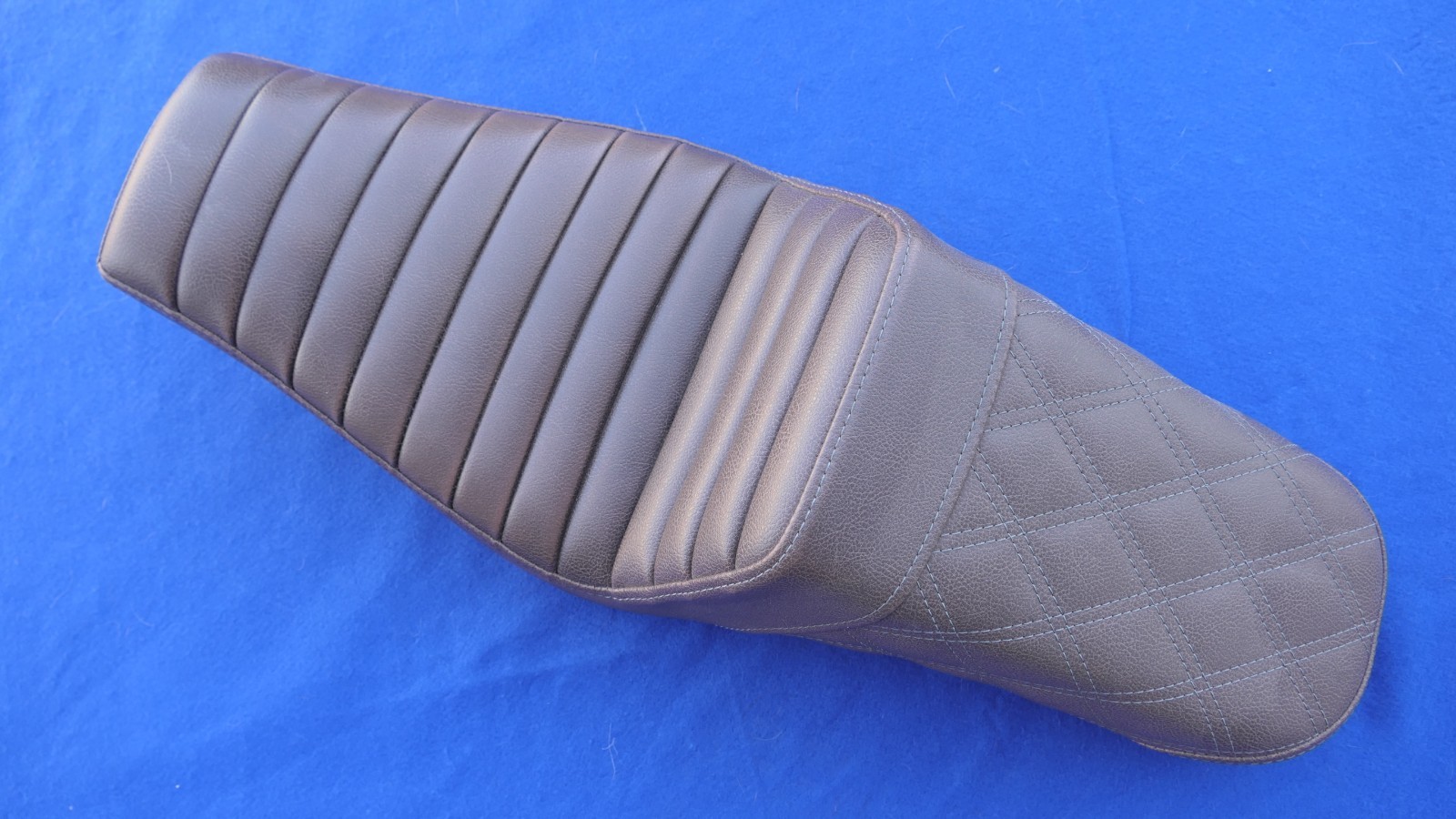 Saddlemen Ribbed Step-up Brown Seat Harley Sportster 1200 883 4.5 Gal 2004-2022