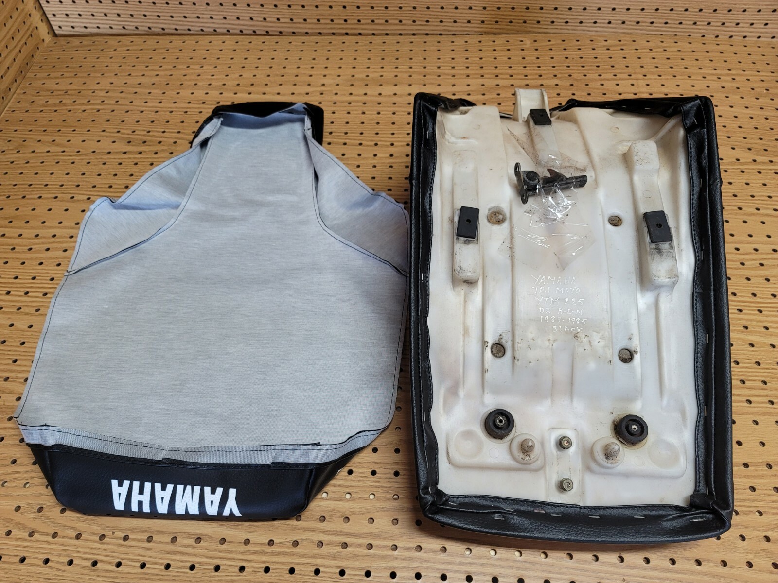 YAMAHA YTM225 YTM225DX SEAT COVER 1983 TO 1985 K.L.N MODEL (BLACK) (Y*-83)