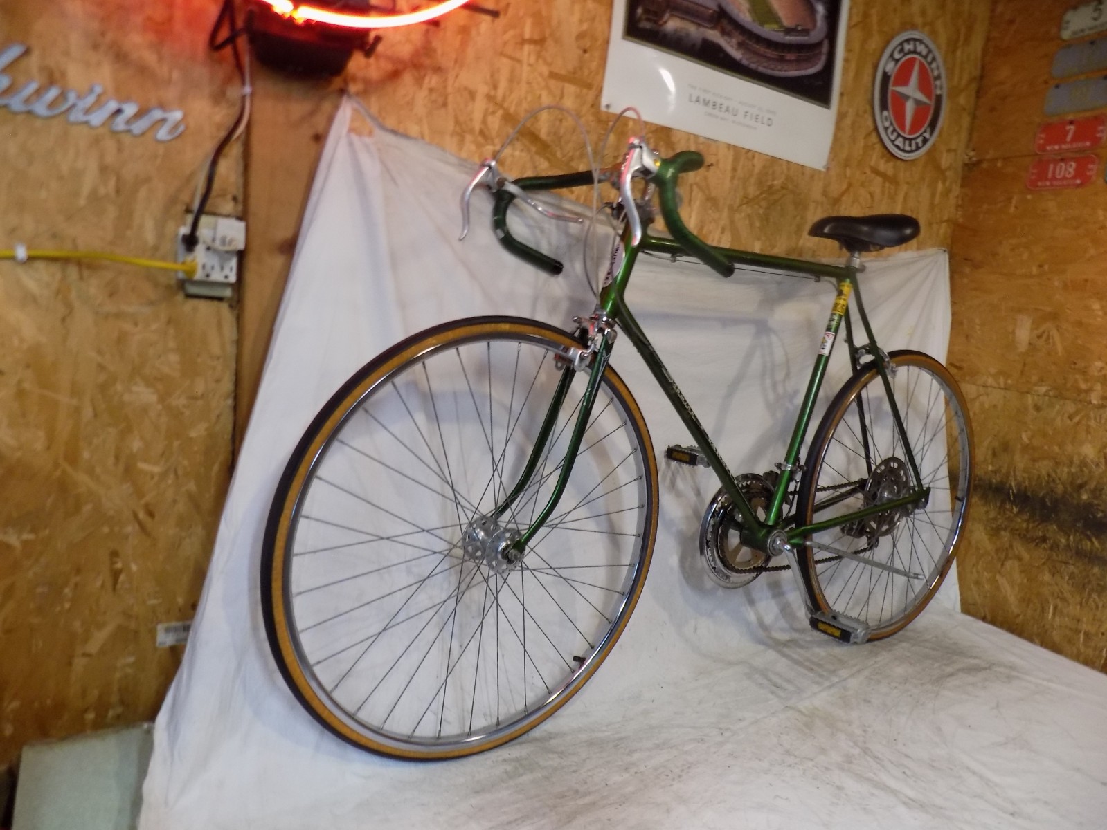 1972 SCHWINN VARSITY MENS 10-SPEED CAMPUS GREEN ROAD BIKE CONTINENTAL RACER 27