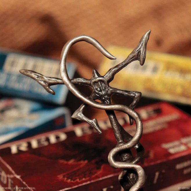 Resident Evil 4 Insignia Key Los Iluminados Official Replica Metal Figurine