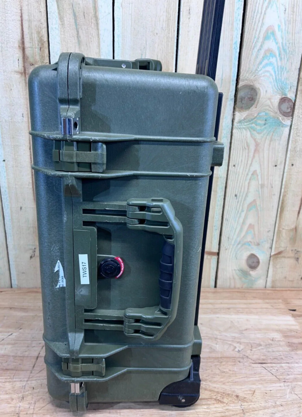 Pelican 1560 Waterproof Rolling Carry On Case Green Good Condition AB